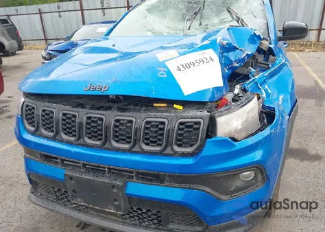 2025 Jeep Compass Latitude 4X4 из США, поврежденный, VIN 3C4NJDBN5ST559939